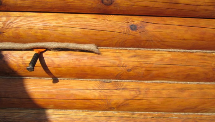 Утепление деревянного дома снаружи: особенности выбора материала и пошаговая инструкция