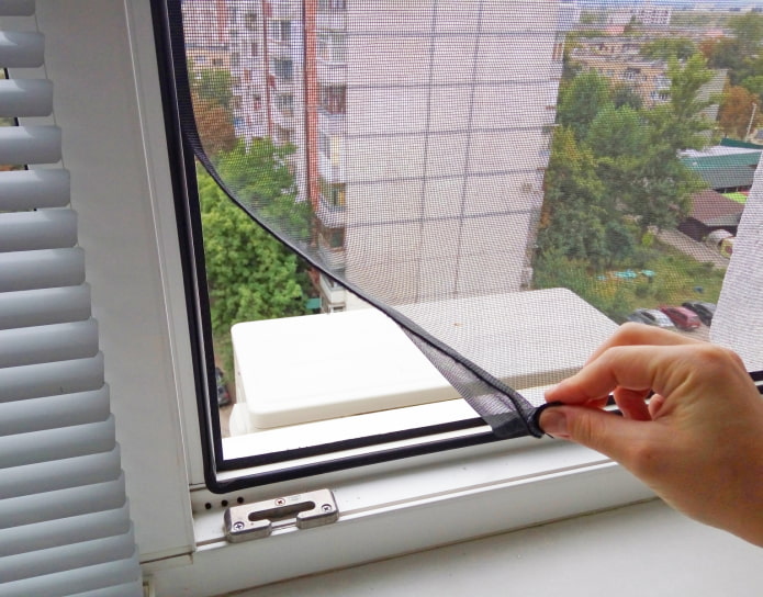 Как установить москитную сетку на пластиковые окна своими руками? – 5 способов монтажа