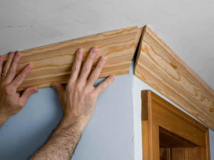 Как сделать угол на потолочном плинтусе? – пошаговая инструкция и рекомендации