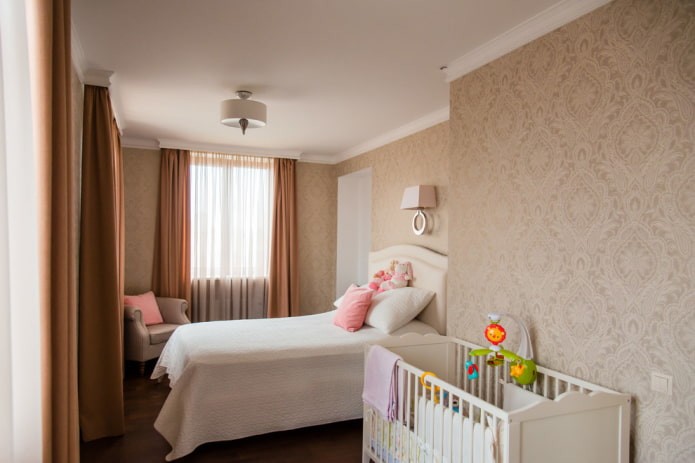 Спальня с детской кроваткой: фото в интерьере, примеры расположения в комнате