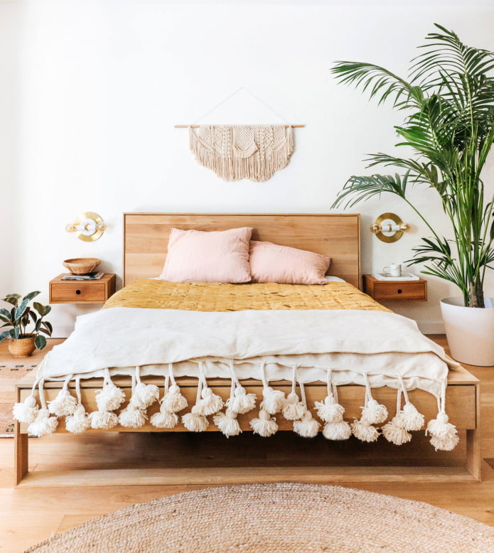 Что повесить над кроватью в спальне? 10 крутых идей