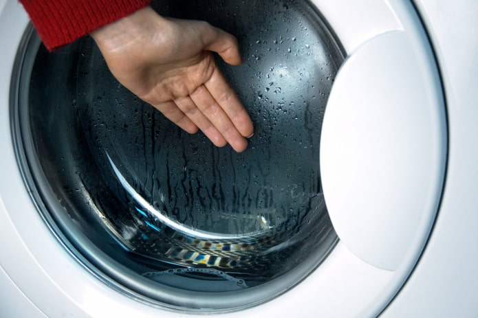 Нужно ли закрывать дверцу стиральной машины? (Разберем все за и против)
