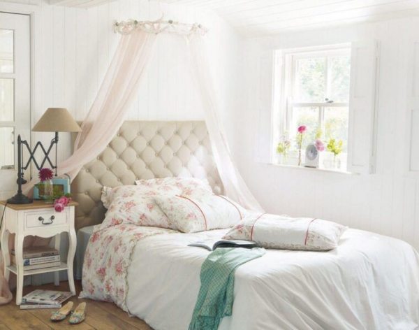 Спальни Прованс - реальные варианты оформления и особенности создания красивого интерьераВарианты планировки и дизайна