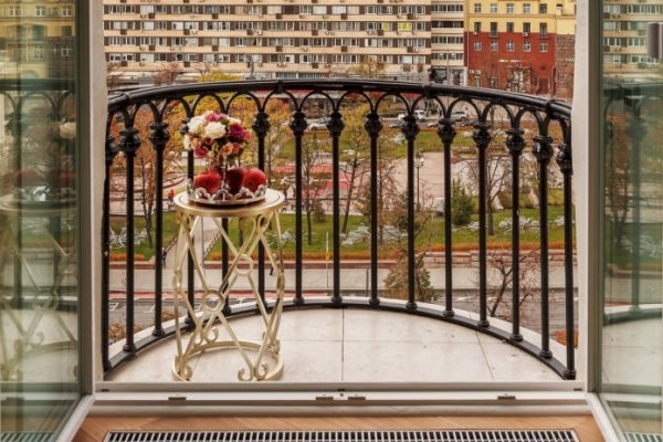 Плитки на балкон: ТОП-80+ идей с фото на 2022 год
