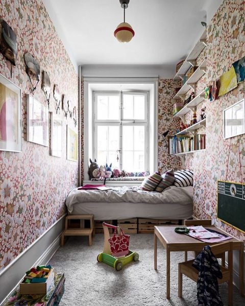 Узкая детская комната - особенности и варианты функционального обустройства детскойВарианты планировки и дизайна