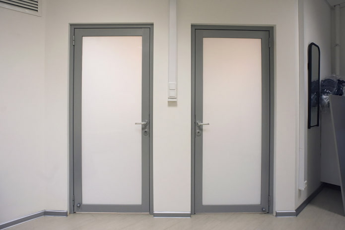 Какую дверь выбрать для ванной и туалета? – подробный гид