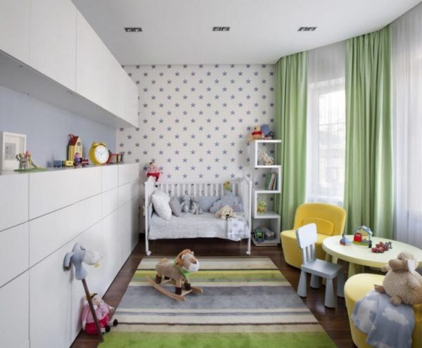 Узкая детская комната - особенности и варианты функционального обустройства детскойВарианты планировки и дизайна