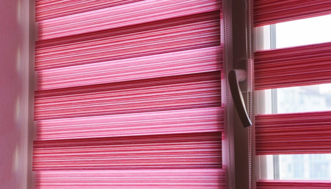 fabric-roller-blinds-on-the-window_191163-342