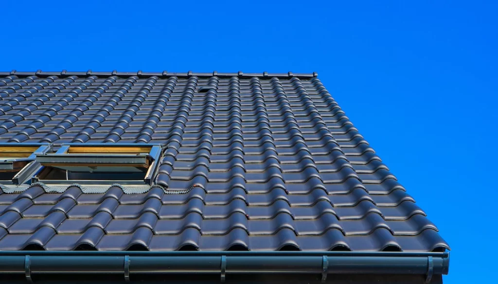 vertical-low-angle-closeup-shot-of-the-black-roof-of-a-building_181624-10654