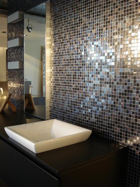 Мозаичная плитка для ванной комнаты: красивый и практичный выбор для обновления интерьера