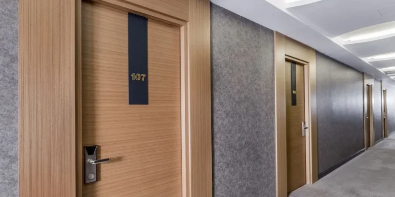 Чому протипожежні двері EI 30 – це золотий стандарт для готелів?